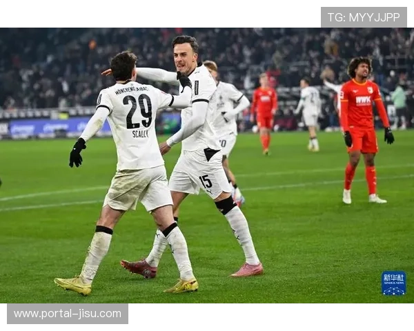 门兴格拉德巴赫4-0大胜奥格斯堡，普莱亚传射建功