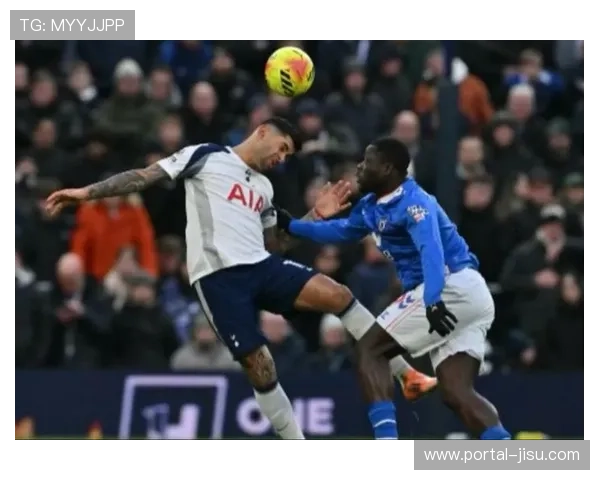 罗梅罗蹬踏染红瞬间，热刺队长低头离场背影落寞